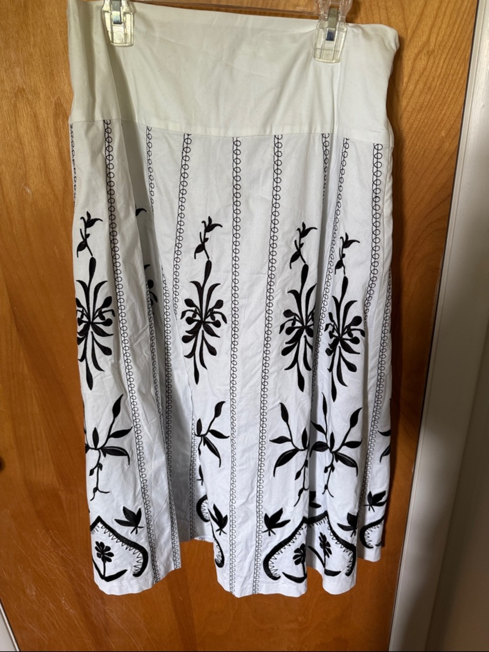 Dialogue White Skirt with Black Floral Embroidery